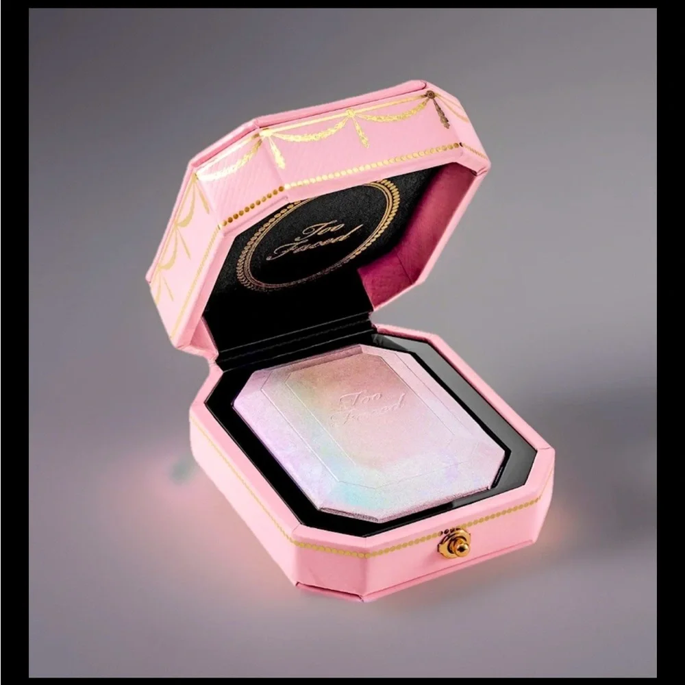 Bundle Of Too Faced Light Diamond 💎 & BYS Eye Shadow 5 Shades & A 🎁 Make-Up Set